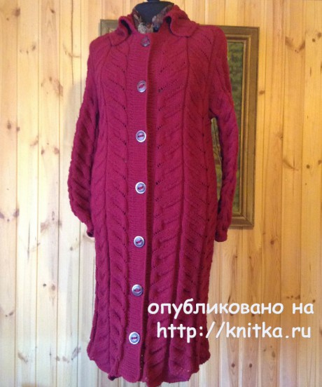Вязаное спицами пальто. Работа Петровой Виктории вязание и схемы вязания