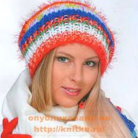 Вязаная полосатая шапка.