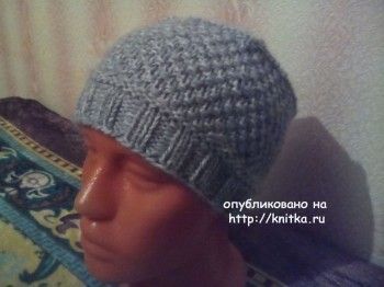 Вязаная спицами шапка – работа Нины. Вязание спицами.