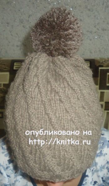 Вязаная спицами шапка. Работа Валерии. Вязание спицами.