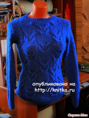 Синий джемпер. Работа Марины Ефименко. Вязание спицами.