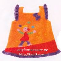 Платье с клоуном, связанное спицами.