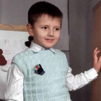 Вязание детского жилета спицами.