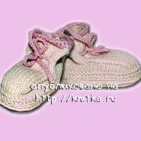 Вязаные спицами пинетки - башмачки.
