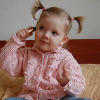 Розовая кофточка с шишечками.