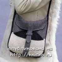 Серая сумка с хлястиком.
