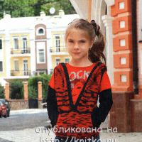 Жилет с капюшоном и карманами.
