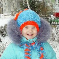 Шапка с завитушками для девочки.