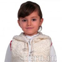Жилет с капюшоном для девочки.