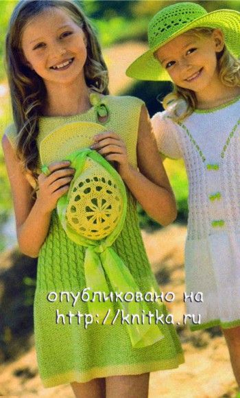 Желто-зеленое платье для девочки. Вязание спицами.
