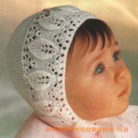 Шапочка с кружевной полоской.