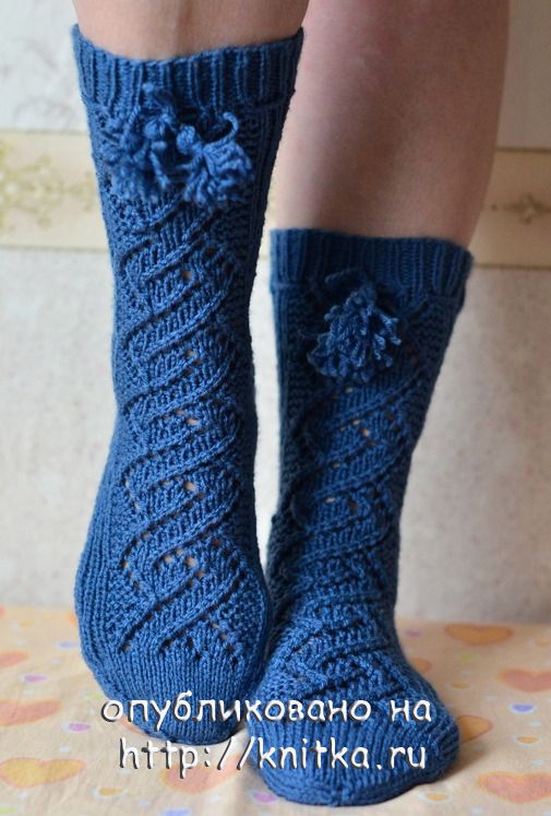 Красивые и теплые носки спицами | Тапочки, Носки, Вязаные носки