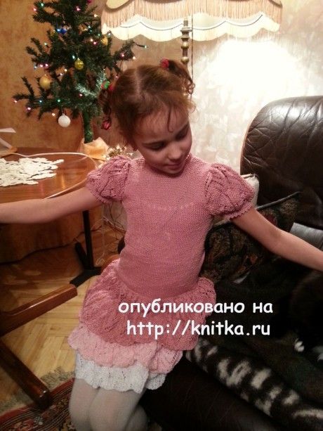 Детское платье связанное спицами