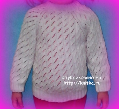 Вязаный свитер для девочки