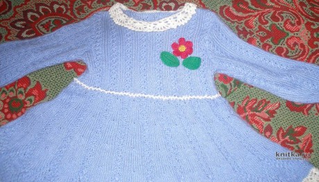 Платье спицами для девочки. Работа Елены вязание и схемы вязания