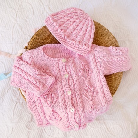 Розовый комплект для девочки спицами: жакет и шапочка. Вязание спицами.