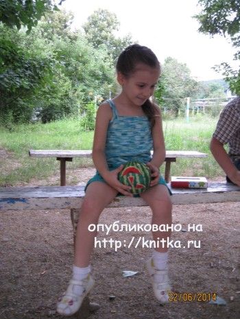 Летняя маечка спицами – работа Елены. Вязание спицами.
