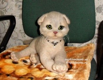 Вязаная игрушка котенок – работа Ирины. Вязание спицами.