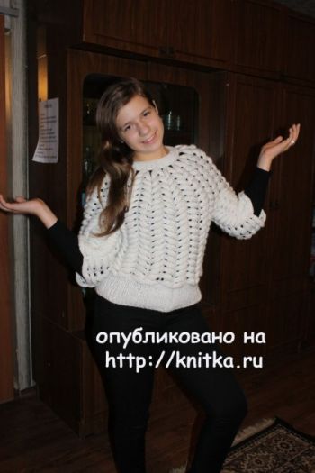 Свитер для девочки. Работа Татьяны. Вязание спицами.