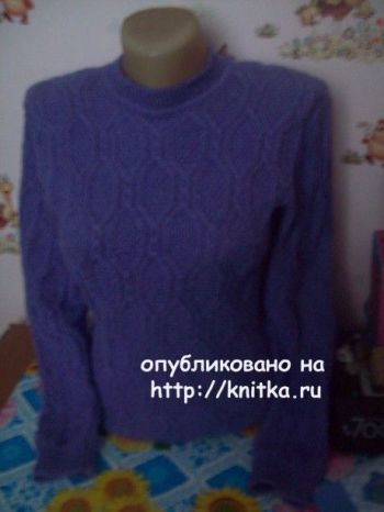 Женский свитер спицами. Работа Елены. Вязание спицами.