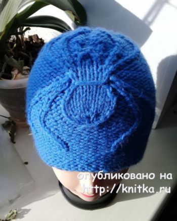 Шапка с паучком спицами. Работа Светланы Софроновой. Вязание спицами.