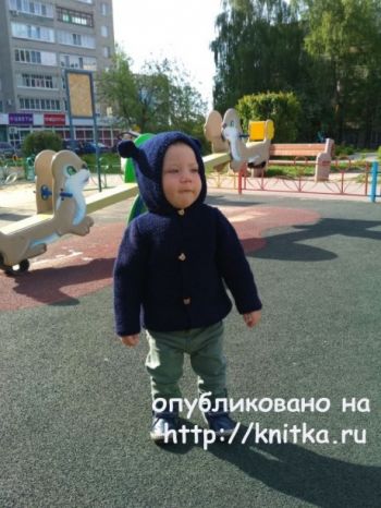 Детская кофта с ушками на пуговицах. Работа Надежды Поповой. Вязание спицами.