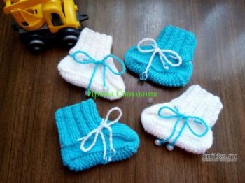 Пинетки-носочки спицами для новорожденного малыша