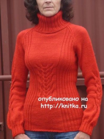 Вязанный спицами свитер с красивыми косами от Марины Ефименко