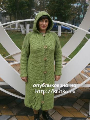 Вязаное спицами пальто от Наталии Гуторовой