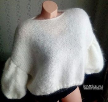 Женский свитер спицами с рукавом фонарик. Работа Елены
