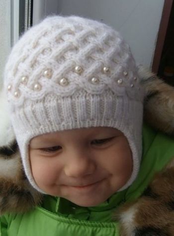 Детская шапочка спицами "Жемчужная зима"