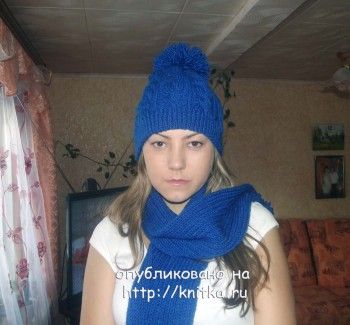Синий комплект: шапка и шарф. Вязание спицами.
