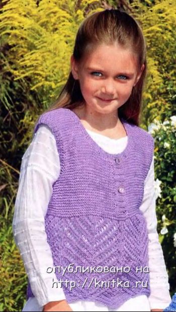 Фиолетовый жилет для девочки. Вязание спицами.